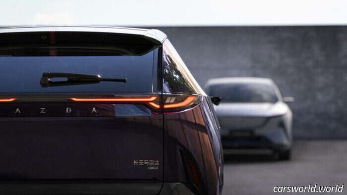 El SUV eléctrico de Mazda acumuló 33,000 pedidos antes de salir a la calle | Carscoops